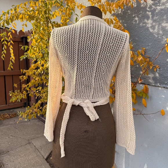 Must have Ivory open-weave wrap top - Picture 2 of 9